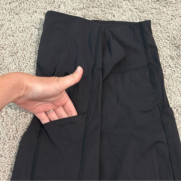 Athleta Ultimate Stash pocket 7” Short - Picture 7 of 7